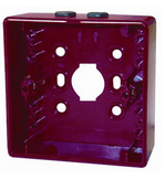 Корпусная база для ручных извещателей FDM225, FDM1101 и FDM1101A с двумя отверстиями сверху и гнездом для кабеля 5 мм для монтажа на поверхности.